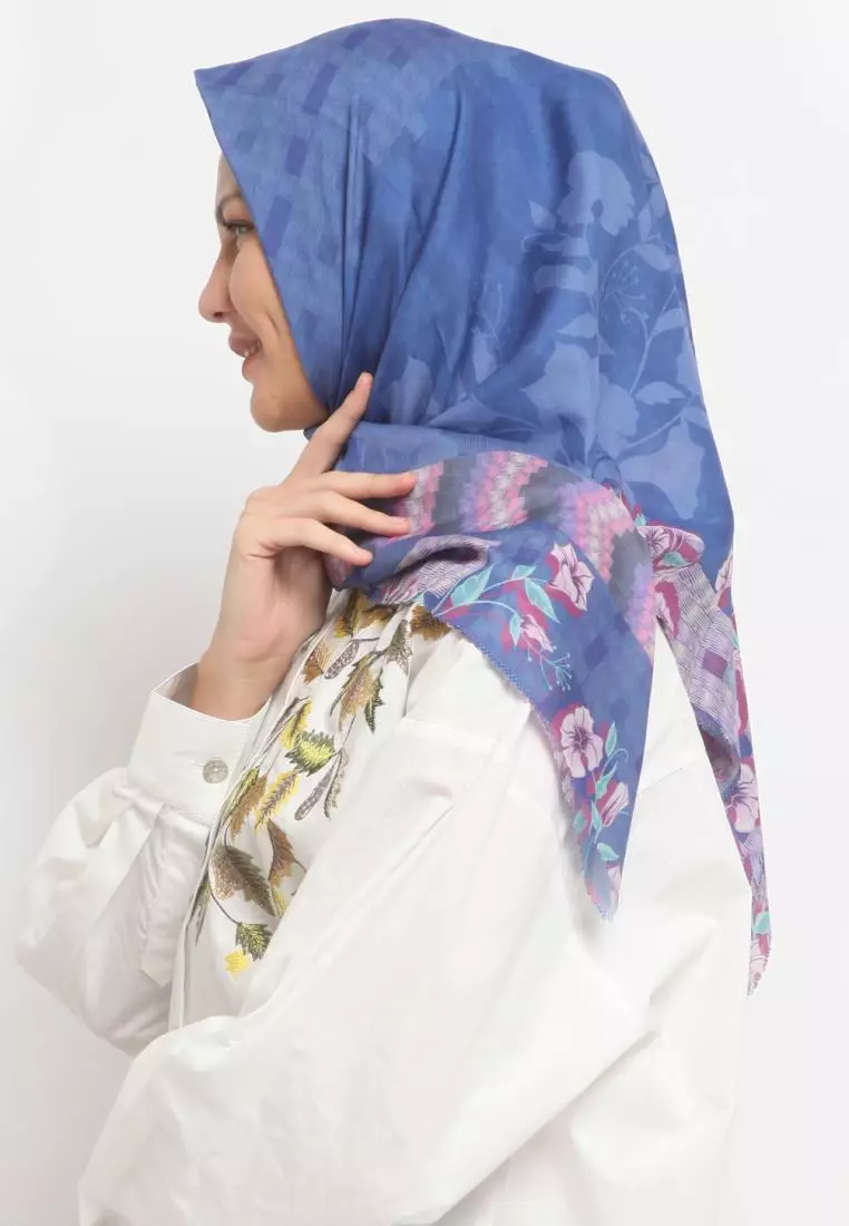 KLA Itang Yunasz Hijab Ariana Blue