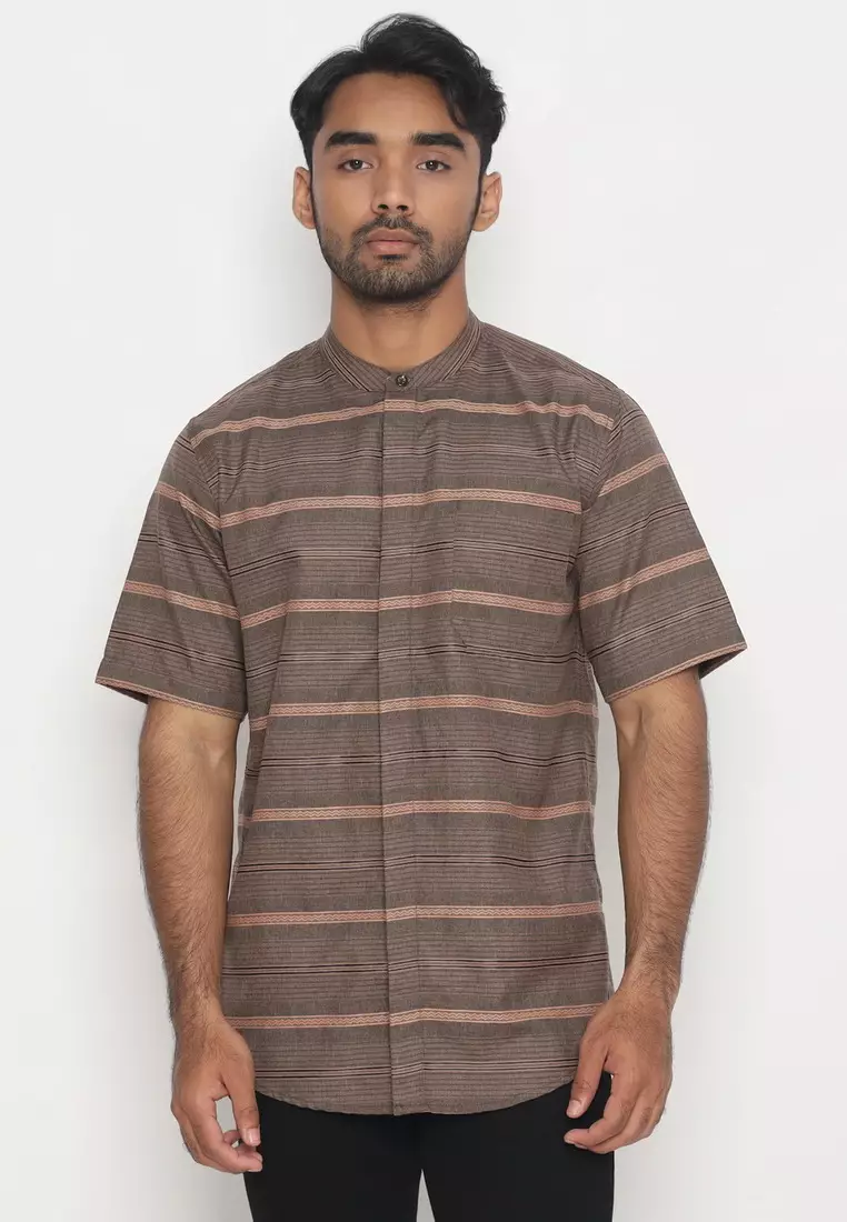 POLICE Kemeja Koko Salur Krah Shanghai Coklat Tua Regular Fit Pria