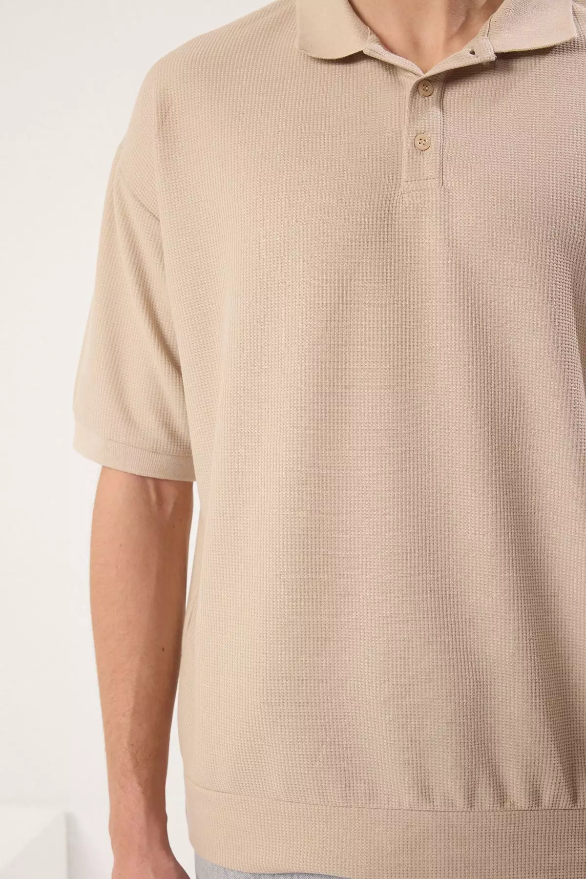 stone Oversize/Wide Cut Textured Polo Neck T-shirt TMNSS25PO00003