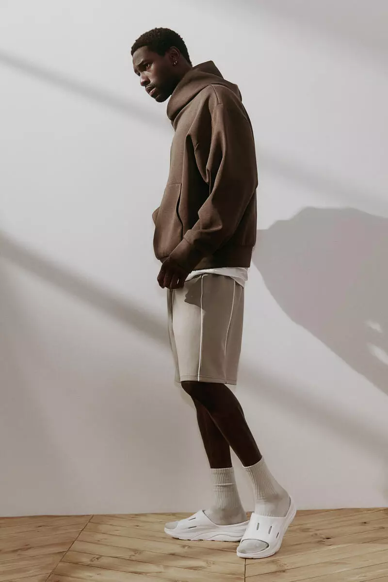 Loose Fit Sports shorts with DryMove™