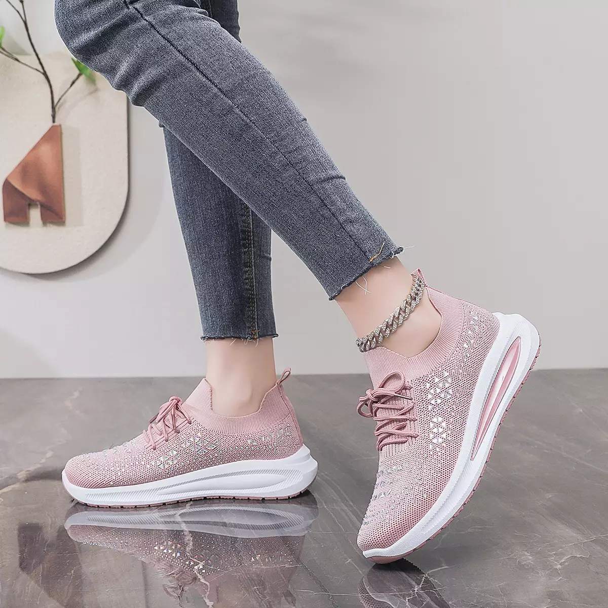 Sepatu Sneakers Pria Wanita Ringan – Gaya Sporty, Nyaman, dan Trendi