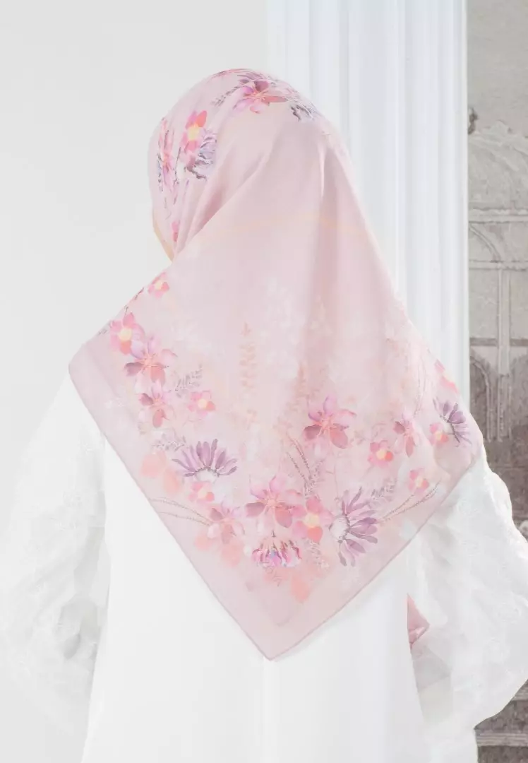 GERANIUM Print Scarf Dusty Pink - Kerudung Hijab Segiempat Motif With BOX - Bahan Nesla - Ukuran 115x115