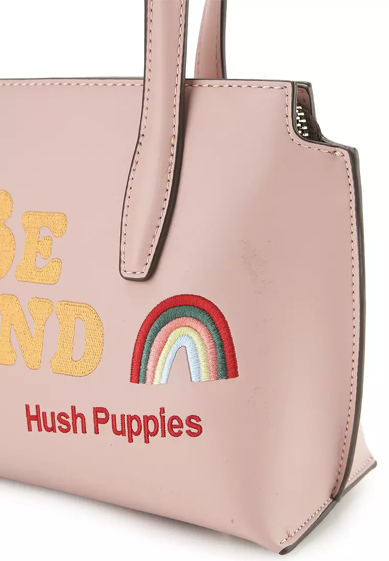 Georgina Satchel (L)