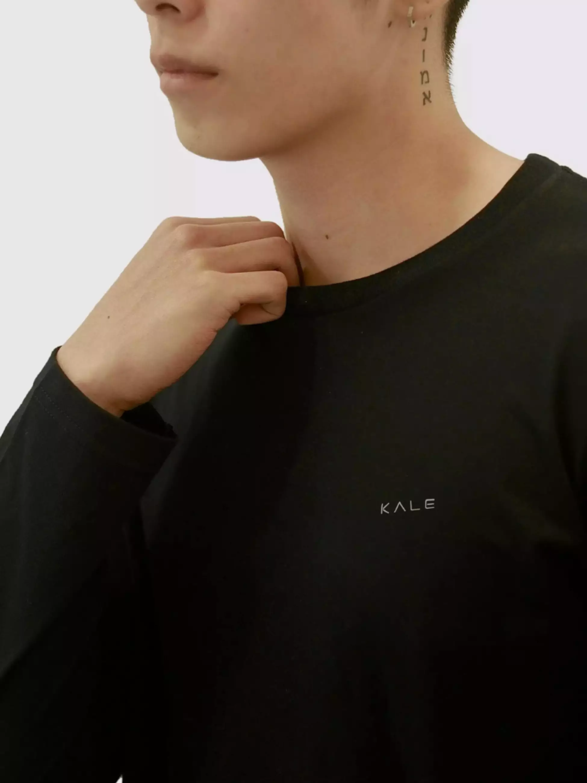 Kale AVION BLACK / Kaos Tangan Panjang Pria / Atasan Tangan Panjang Pria / Baju Kaos Polos Pria / Cotton Combed 30S / Cotton Combed 24S BLACK