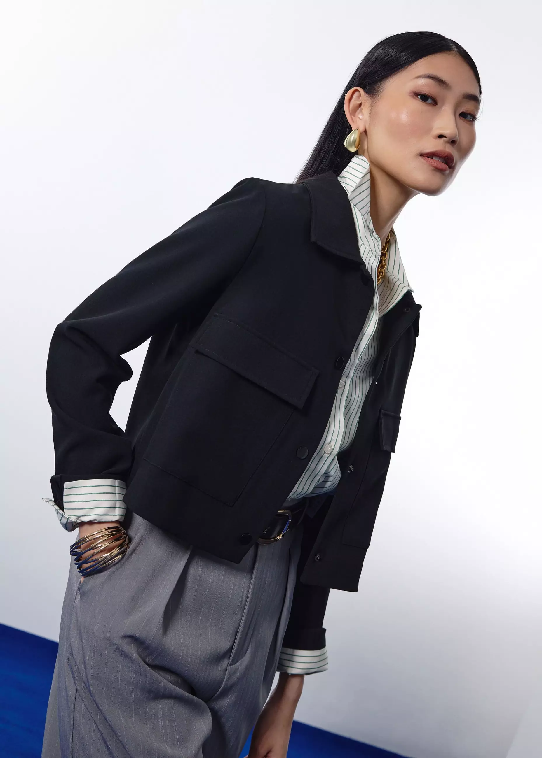 Jaket Wanita - RuchedReady® Relaxed Collared Crop Jacket