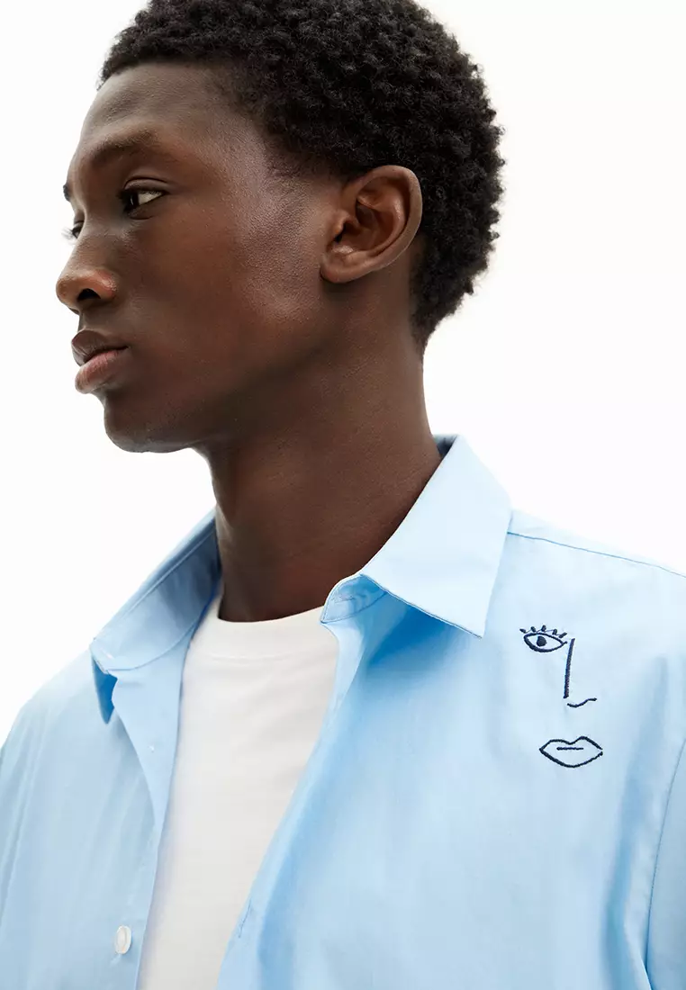 Desigual Man Shirt with embroidered details.