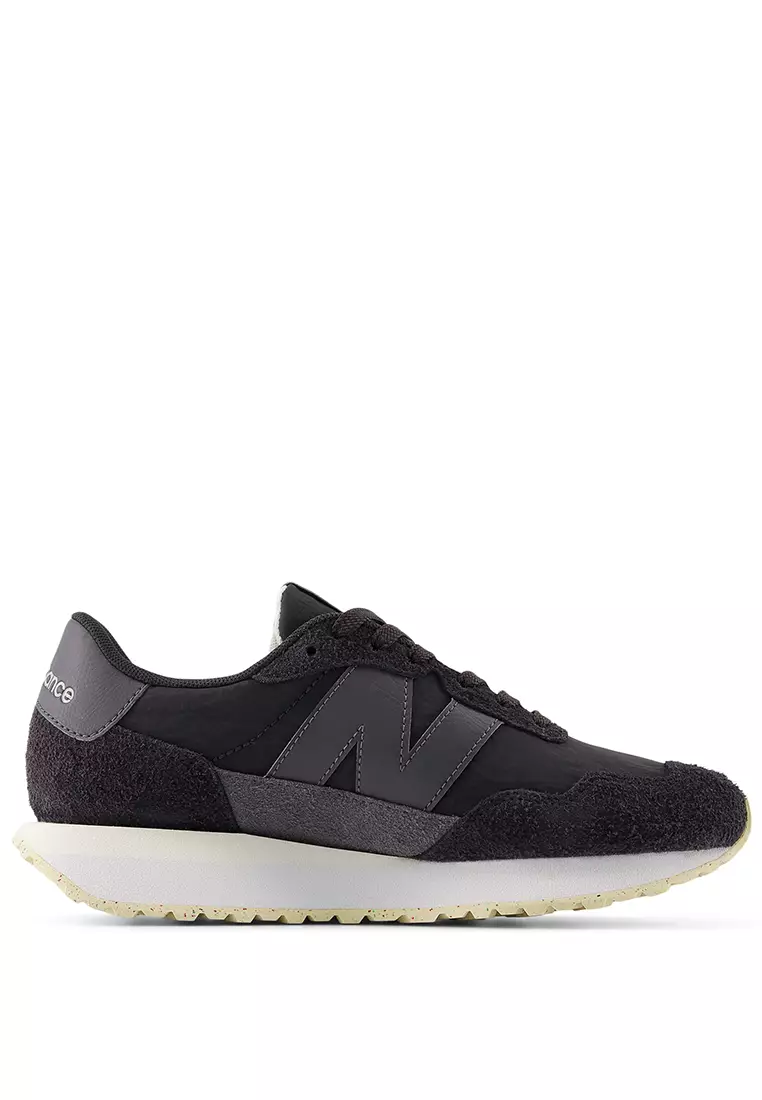 237 Classic Lifestyle Shoes