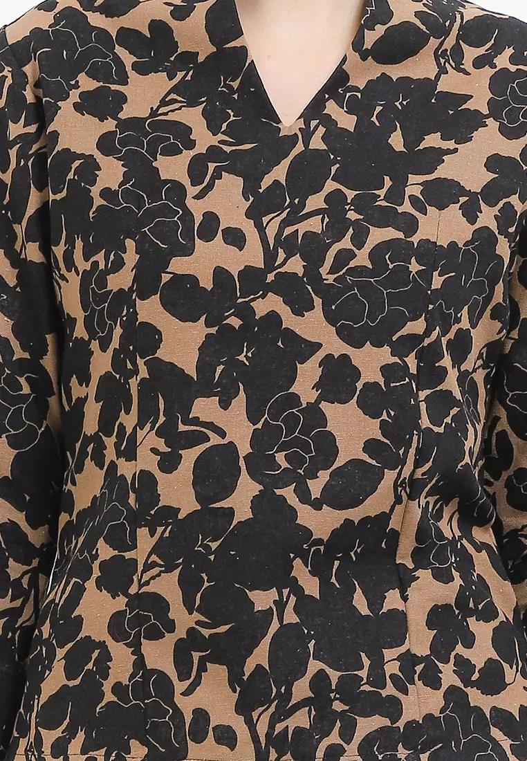 B.Swan-Necked 7/8-length Sleeves+Lining