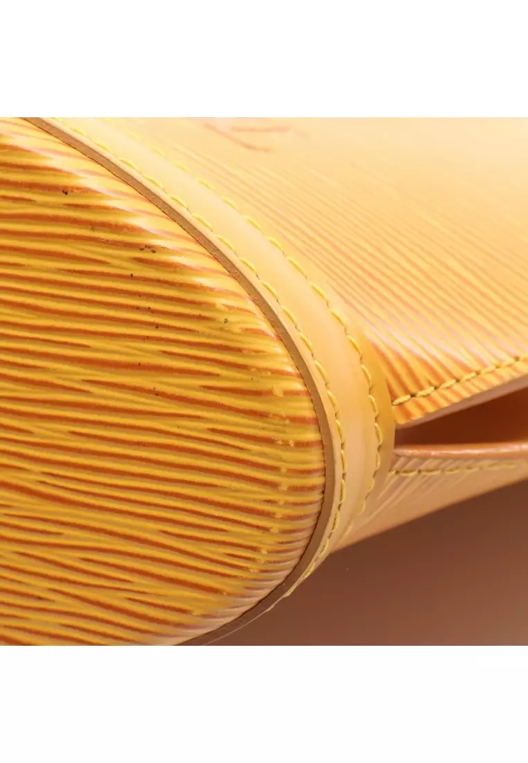 Pre-Loved Louis Vuitton Saint-Jacques Epi tassi yellow Handbag leather yellow