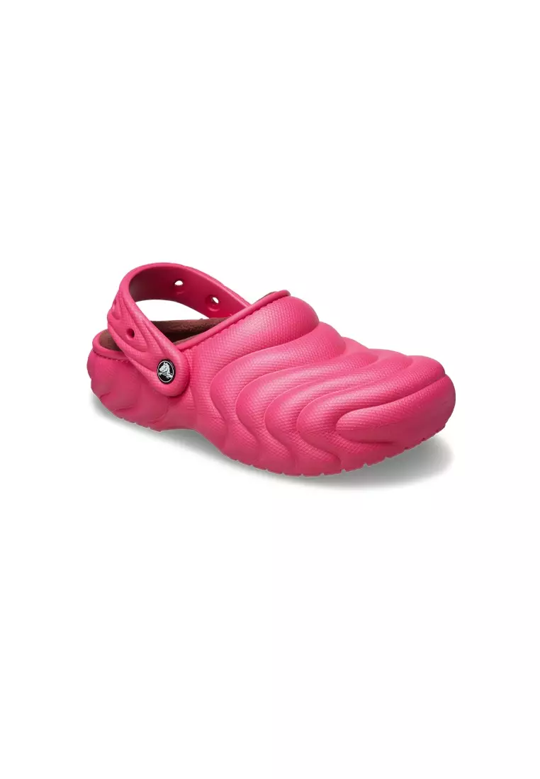 Discount on Crocs  shoes - SKU: Classic Lined Overpuff Clog in Dragon Fruit
