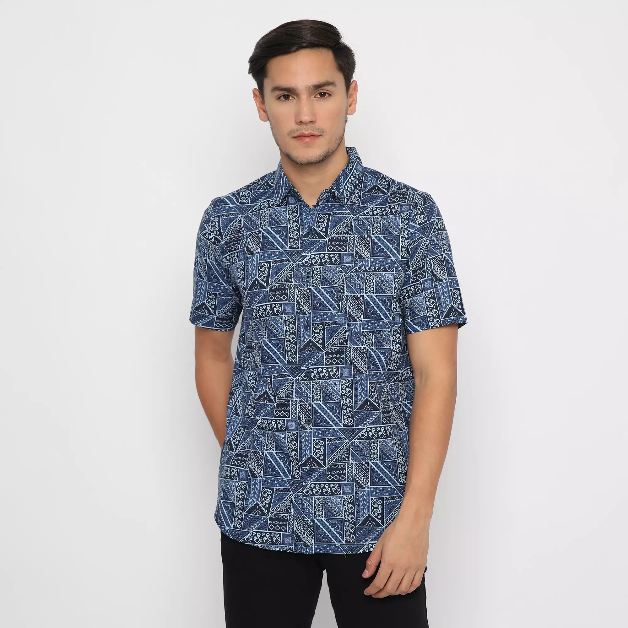 Platini Kemeja Print Pria Lengan Pendek Navy Biru 132137