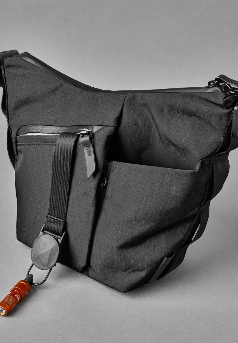 Alpaka Flow Satchel 2L Sling Bag - Axoflux Black