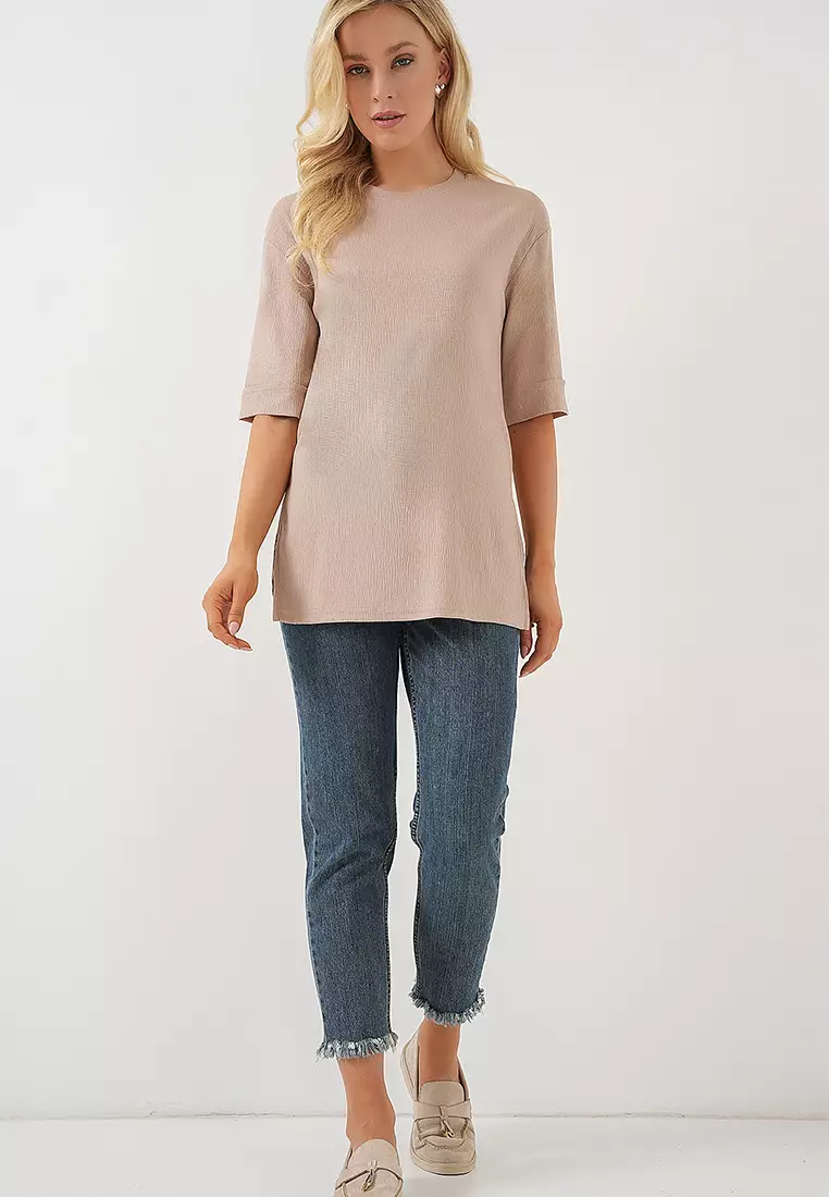 4332 Knitted T-Shirt With Side Slits - Biscuit