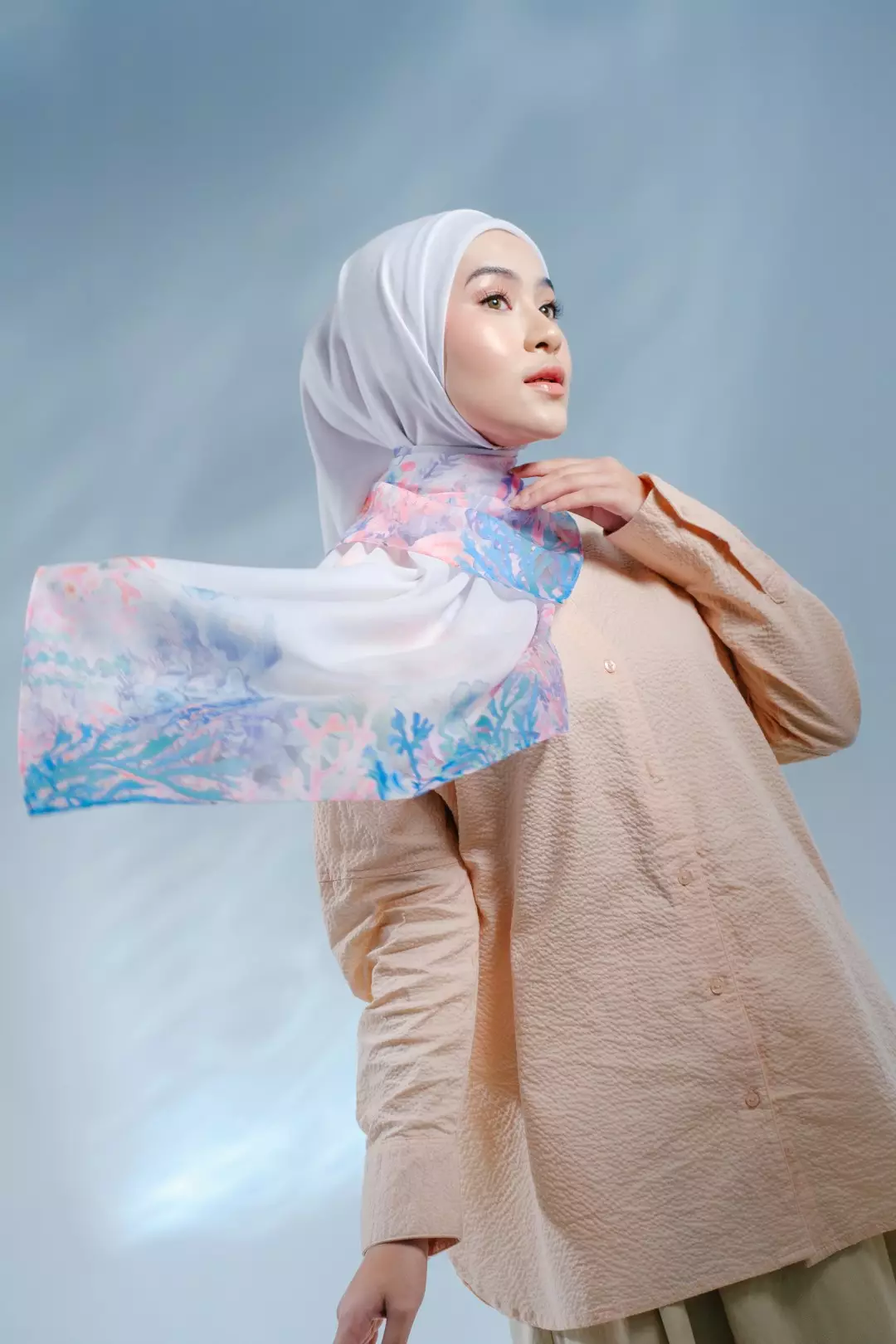 CORALINE  Scarf Offwhite - Kerudung Hijab Segiempat Motif With BOX - Bahan Nesla - Ukuran 115x115