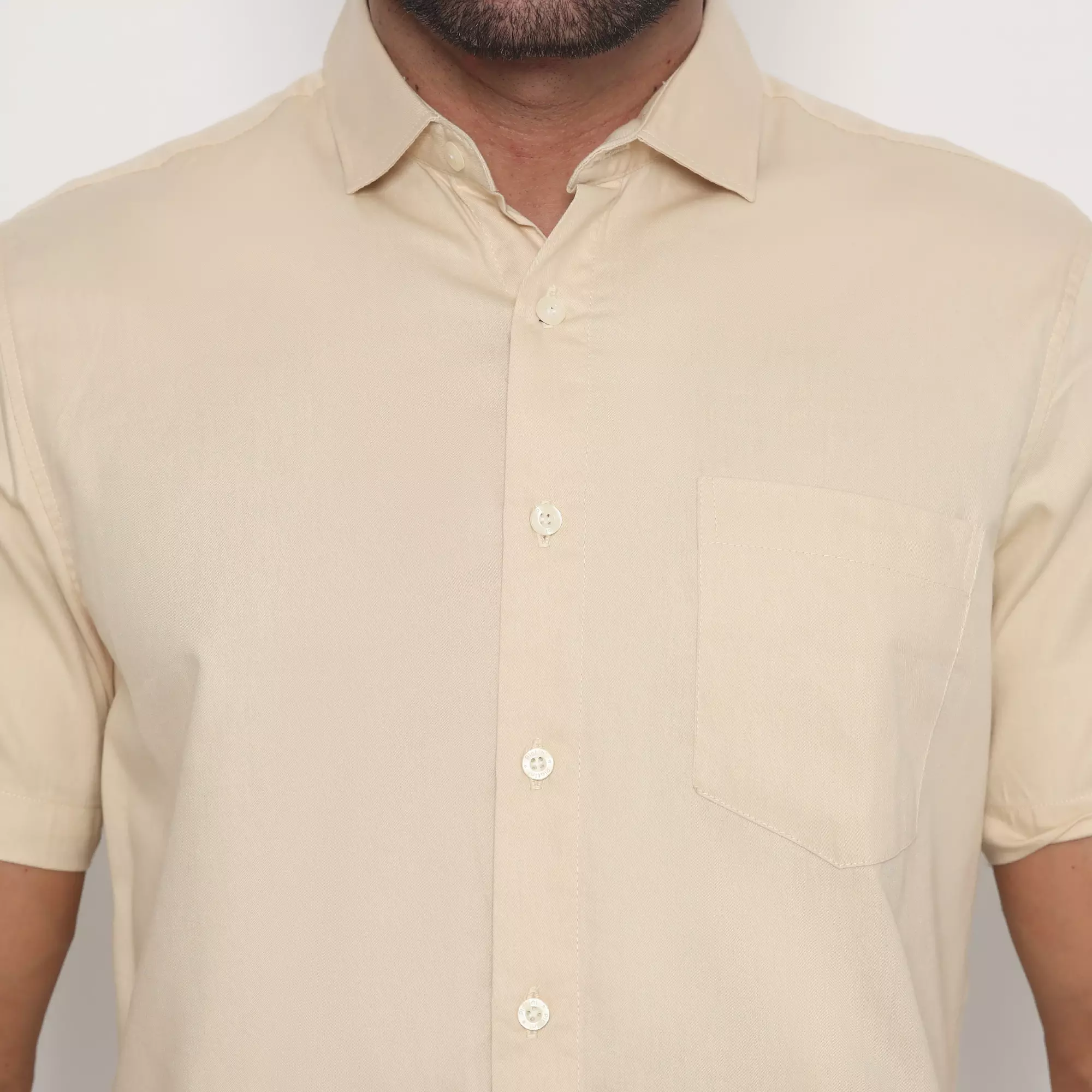 Platini Kemeja Polos Pria Lengan Pendek Katun Twill Krem 73398