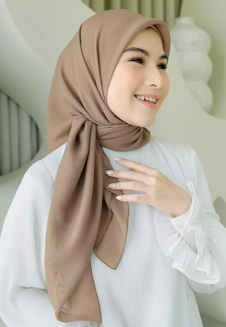 Polly Cotton (Hijab Segiempat Bella Square) Soft Brown