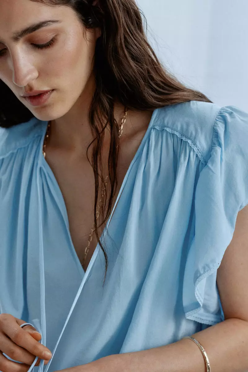 Flutter-sleeved lace-trimmed blouse