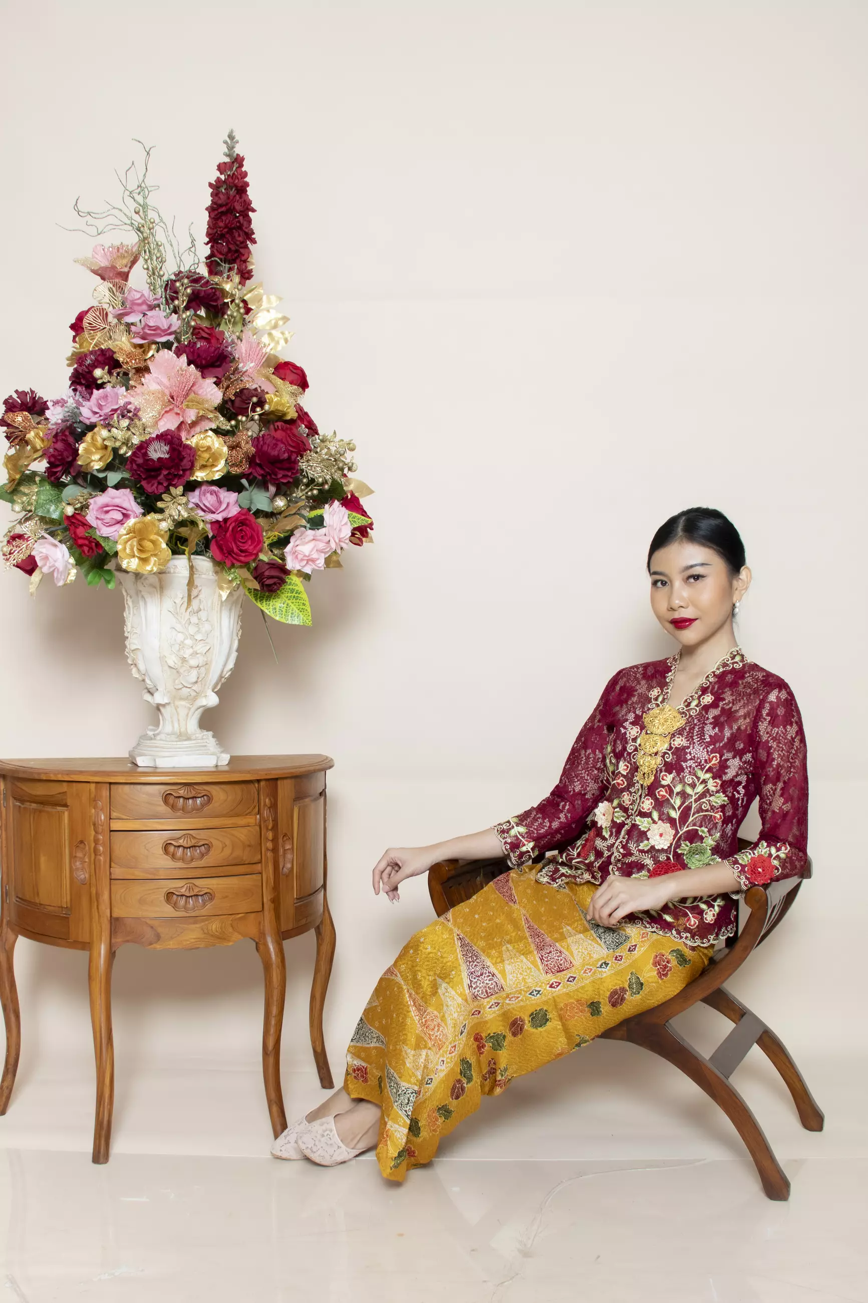 Kebaya Brokat Roses 3 Dimensi in Maroon Color