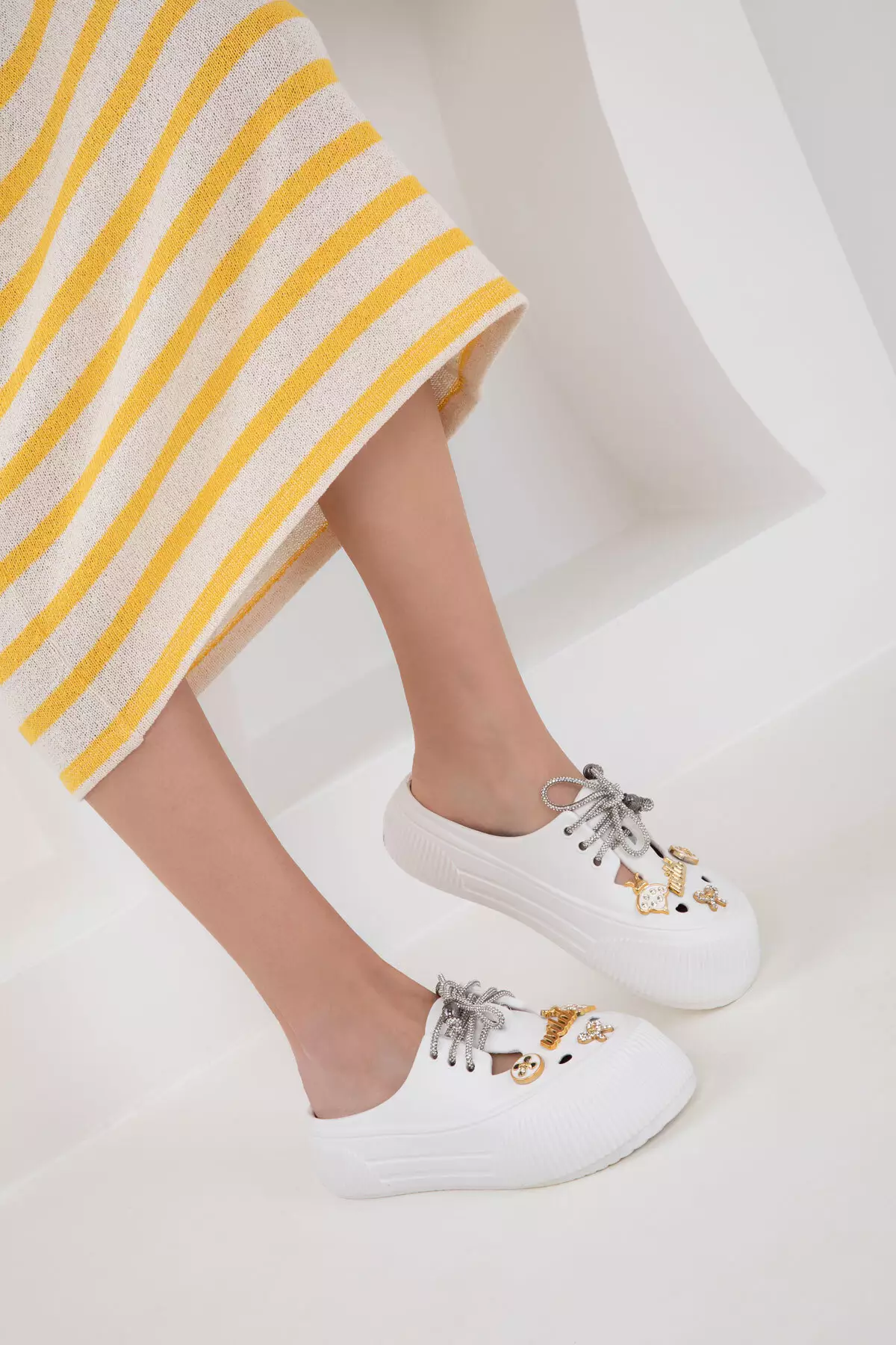 White Women's Slippers 20406