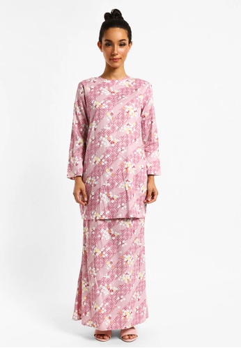 Kurung Angelina D-19 from BETTY HARDY in Red and Pink and Multi