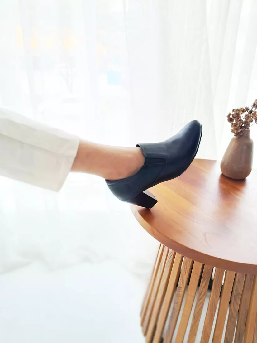 Felicya Sepatu Ankle boots Wanita guinne leather