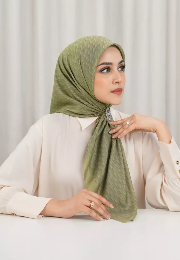 Leena Monogram Square - Boa