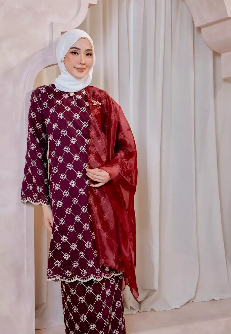 Mahsuri 2.0 Luxe Embroidery Baju Kurung Pahang Kipas Belakang