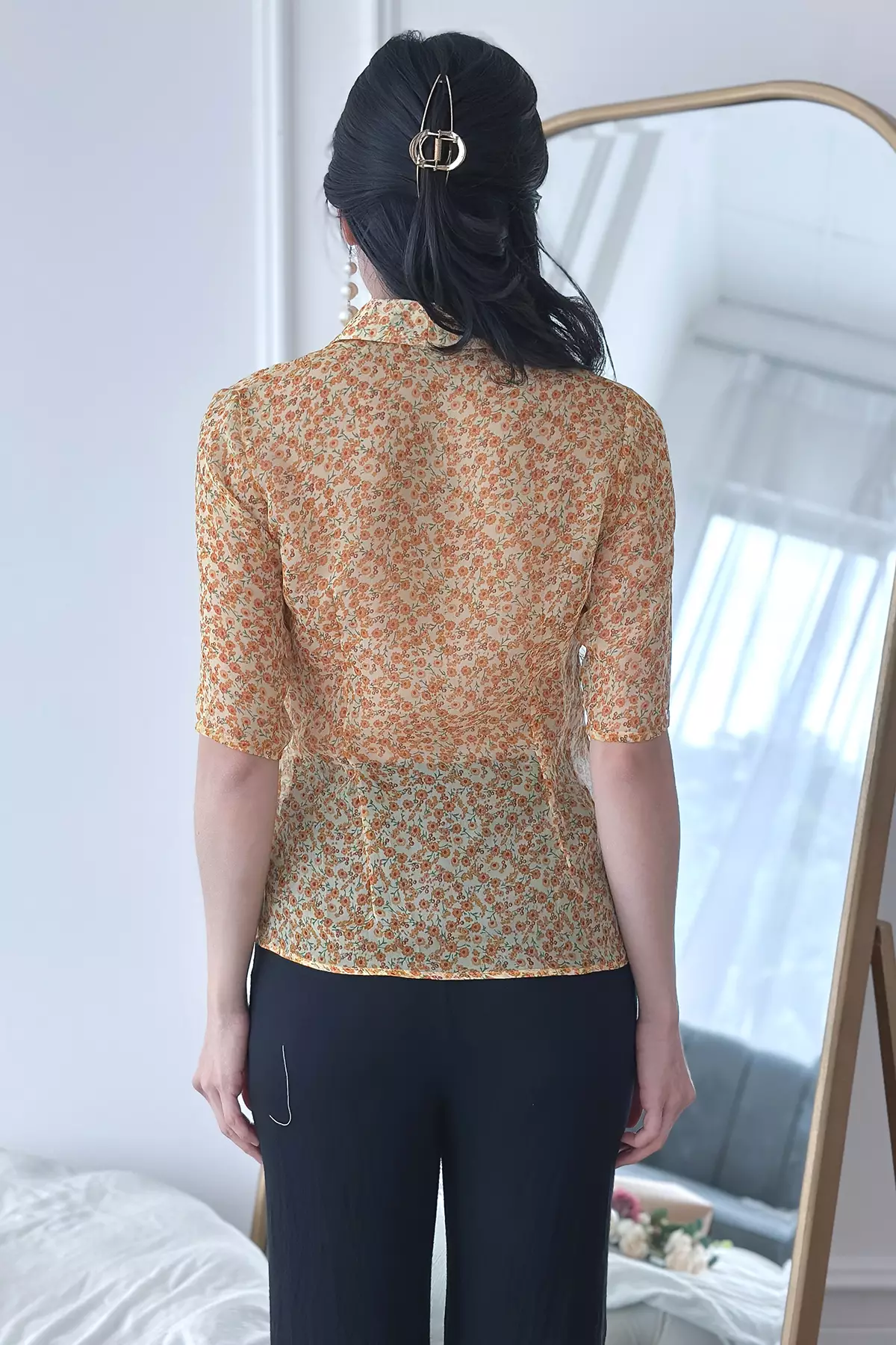 Karisma Kembangan Kuning Kebaya