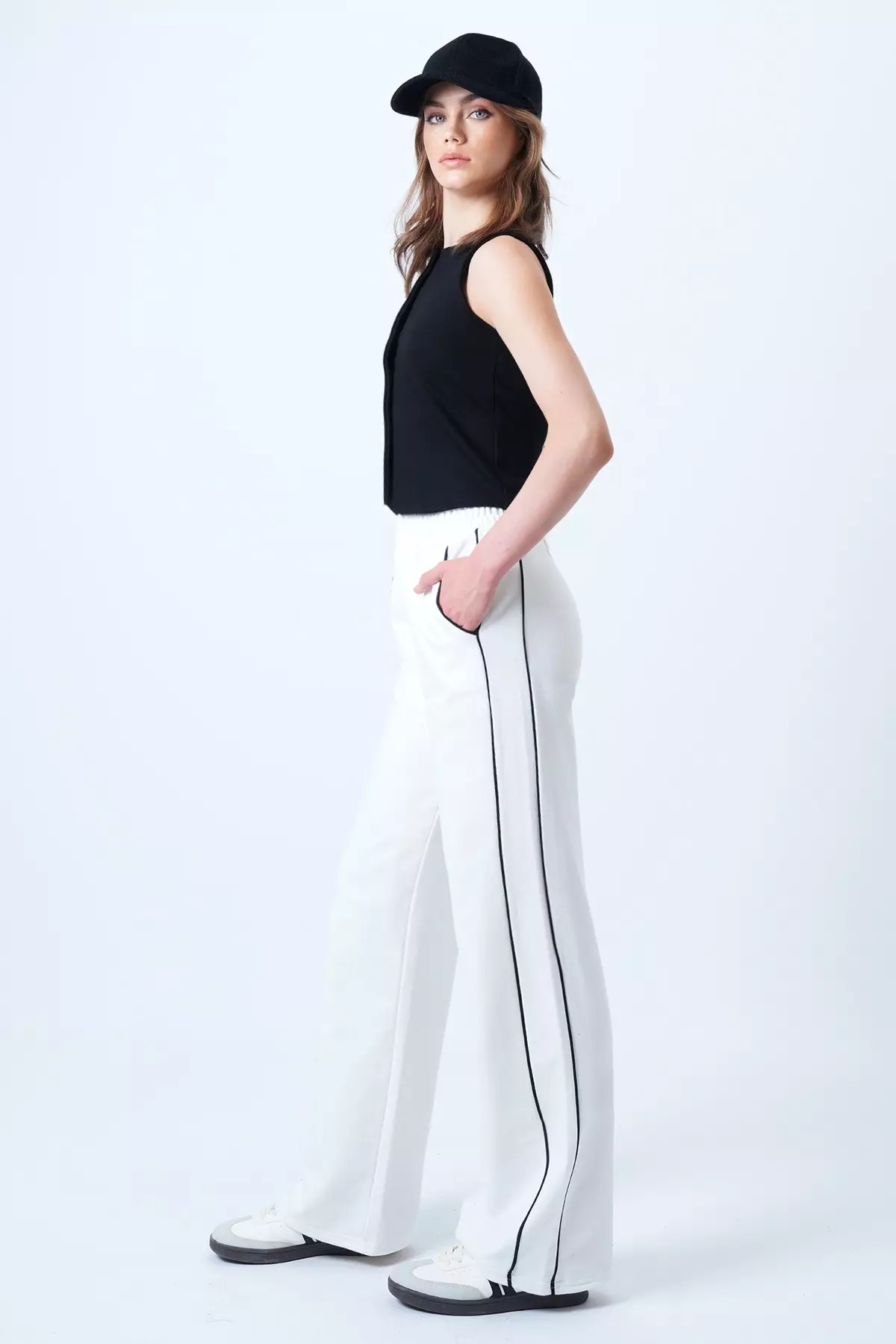 Women'S White Wide Leg Sweatpants With Piping Detail And Elastic Waist Alc-X14611