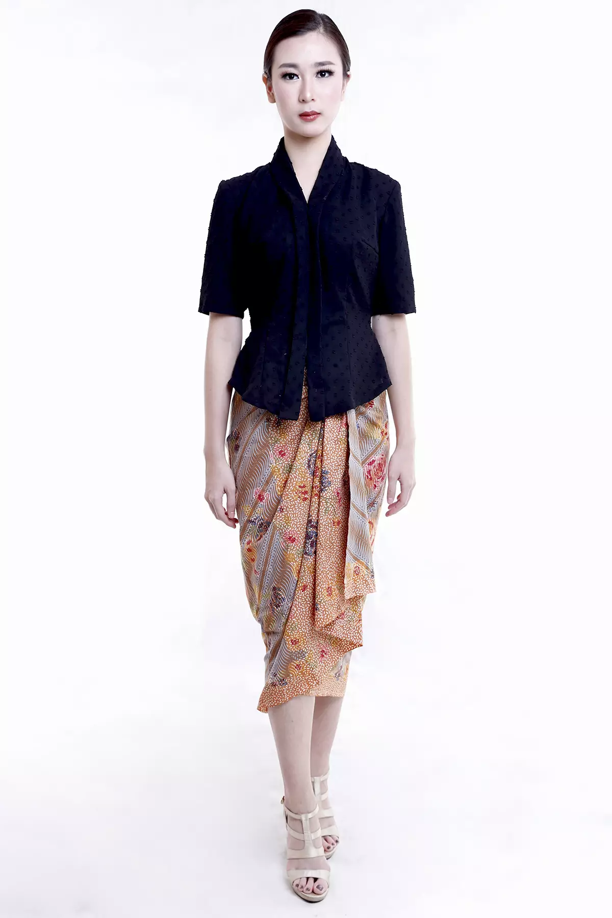 Kuncup Talam Marbel Hitam Kebaya