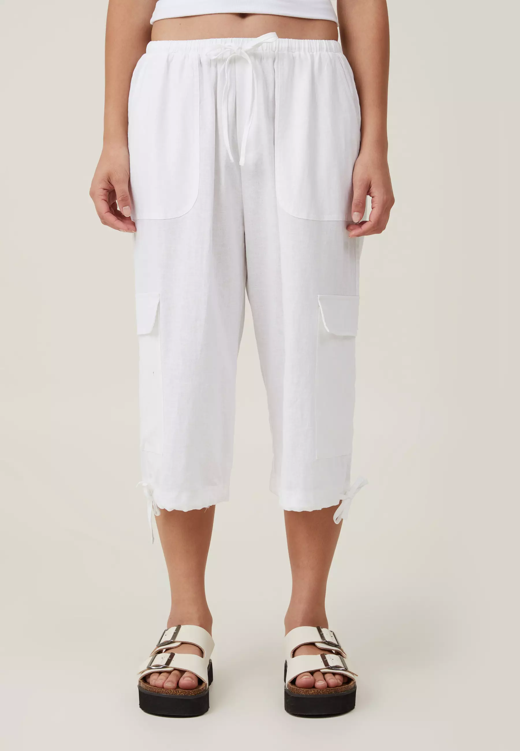 Hue Solid Capri legging in White