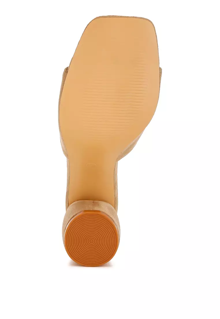 Sandal Micro Suede Hak Bulat dalam Warna Krem