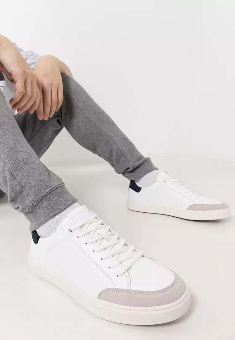 Courtspec Sneakers