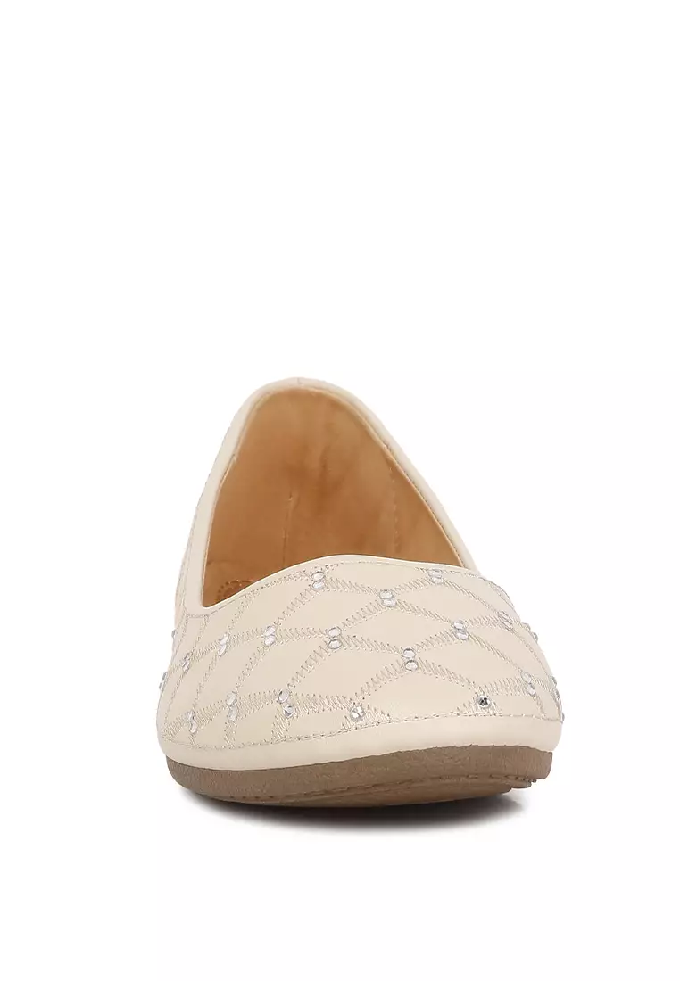 Balerina Wanita Berhias Berlian Imitasi Krem