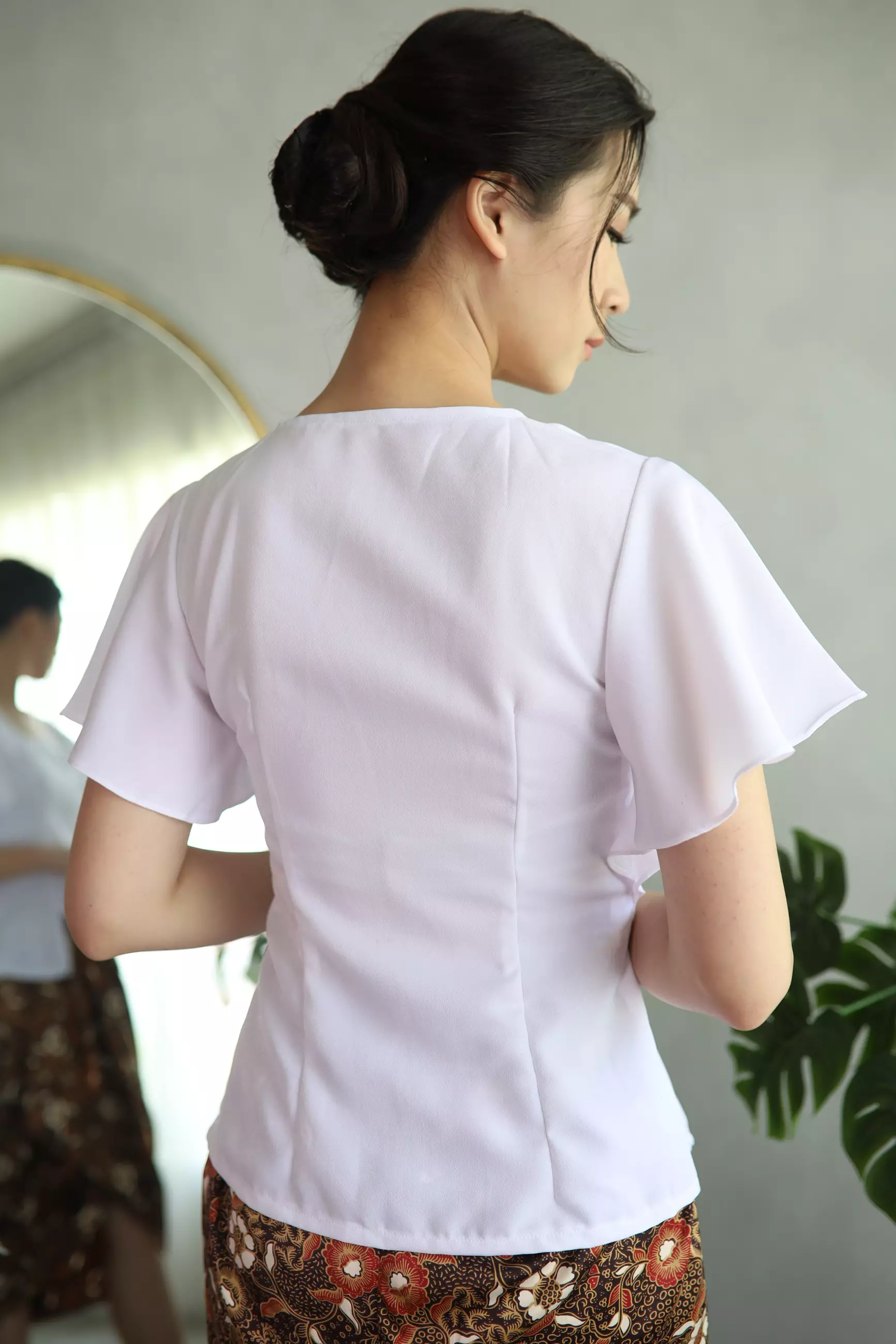 Soraya Dainty White Kebaya