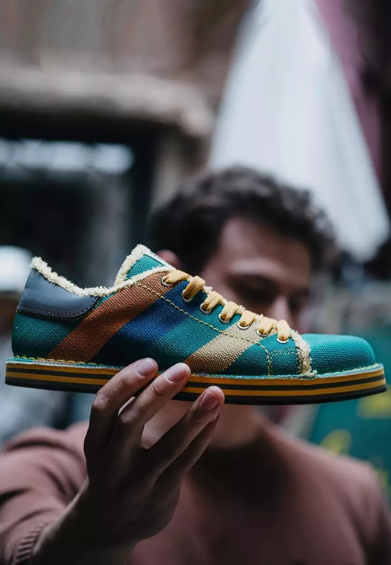 MARE LIFESTYLE Sneakers - Made from 100% Recycled Materials in Italy from Recycled beach beds and chairs fabric and car tyres for the soles. MARE LIFESTYLE sneakers - Green/Yellow