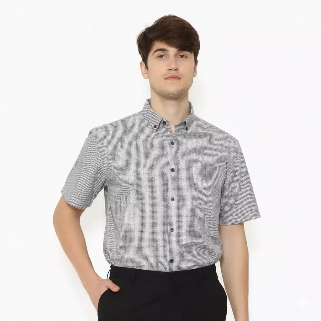 Lawell Kemeja Pria Lengan Pendek Kotak-Kotak Regular Fit Warna Black – Caesar