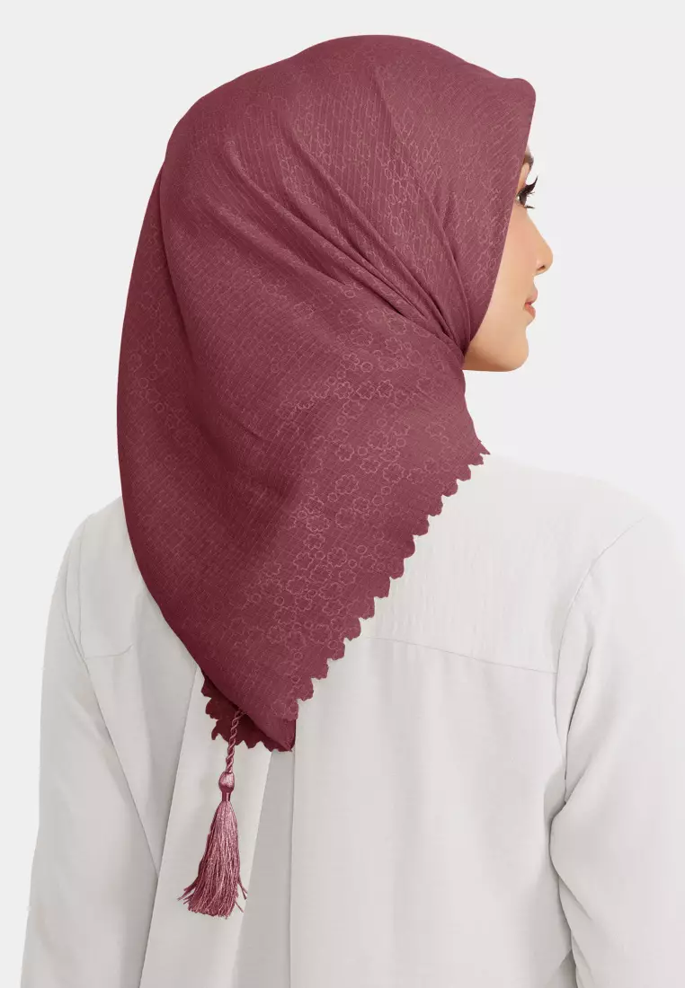 Cotton Bee - Hijab Segiempat Rayyansa Tassel Emboss Lasercut 