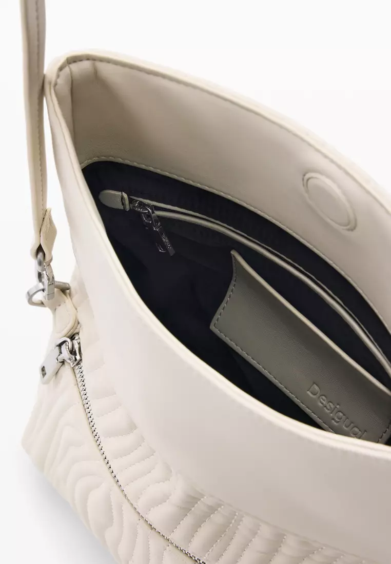 Medium bag with engravings
