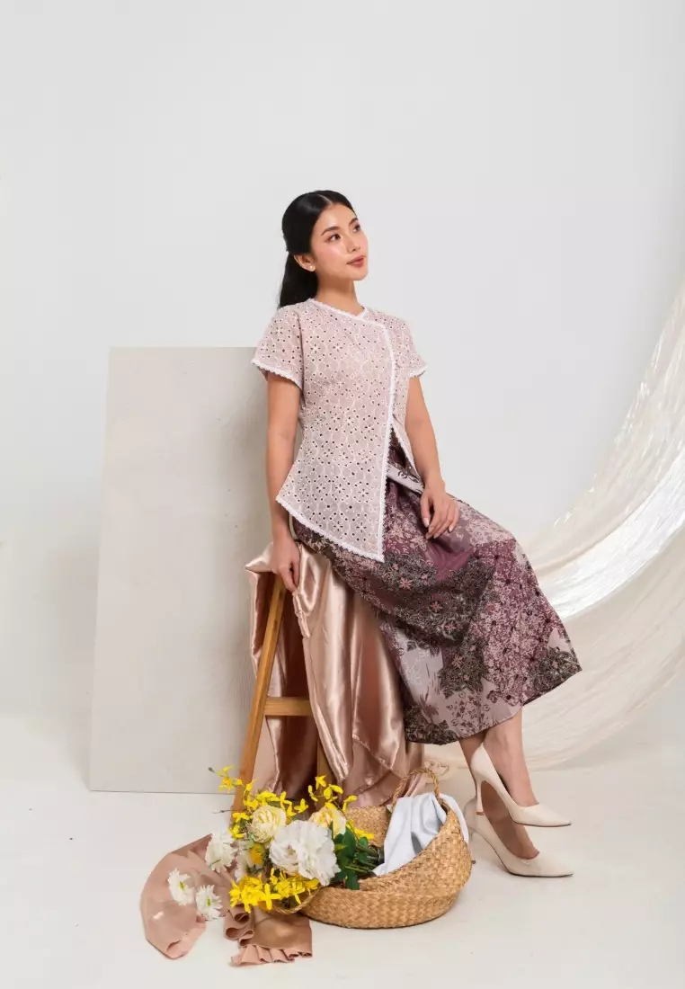 Ruby kebaya blouse
