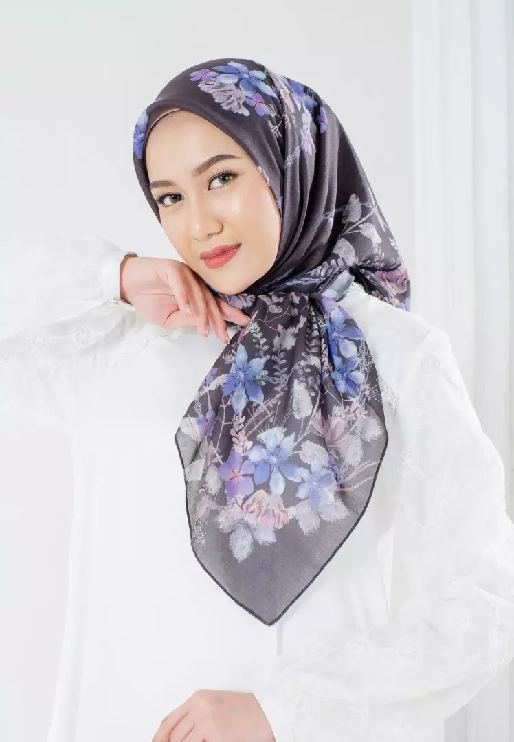GERANIUM Print Scarf Black - Kerudung Hijab Segiempat Motif With BOX - Bahan Nesla - Ukuran 115x115