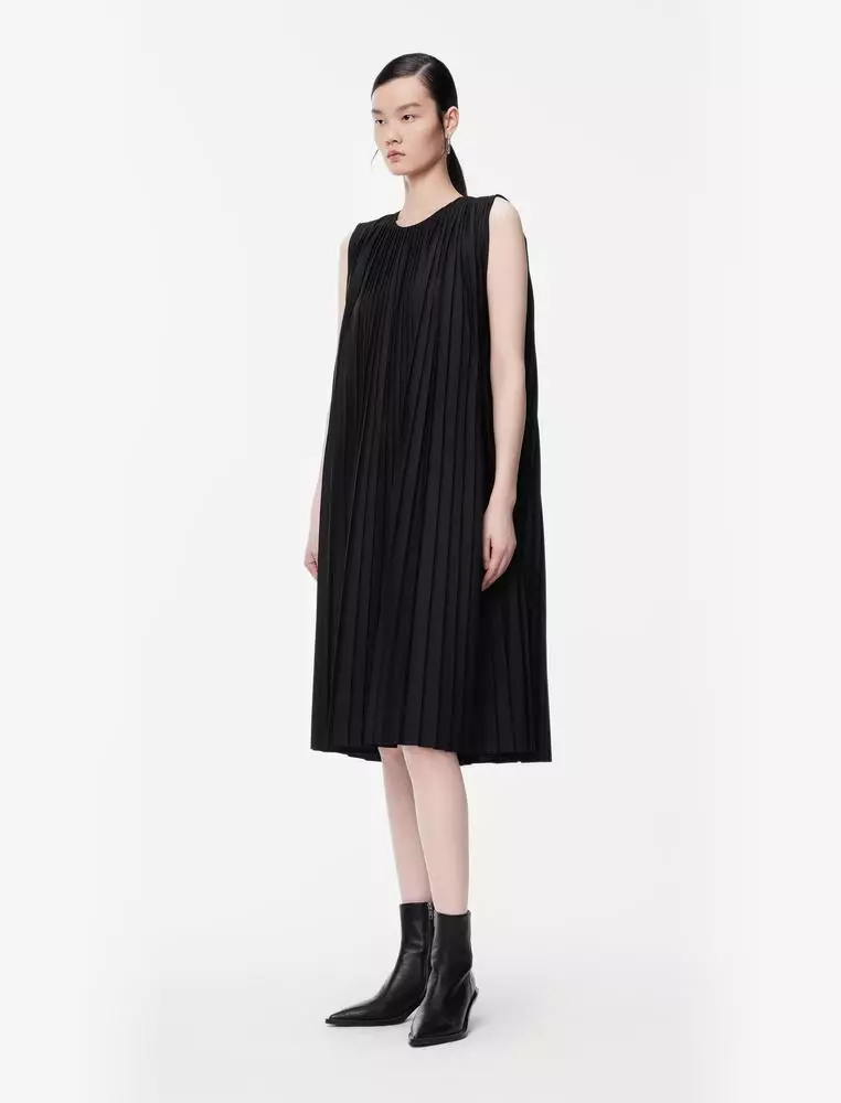 A字百褶無袖連衣裙