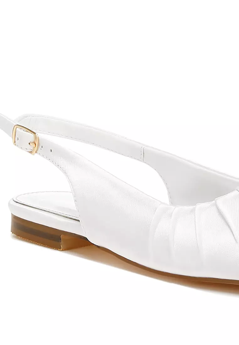 Sepatu Flat Ujung Persegi Satin Warna Putih