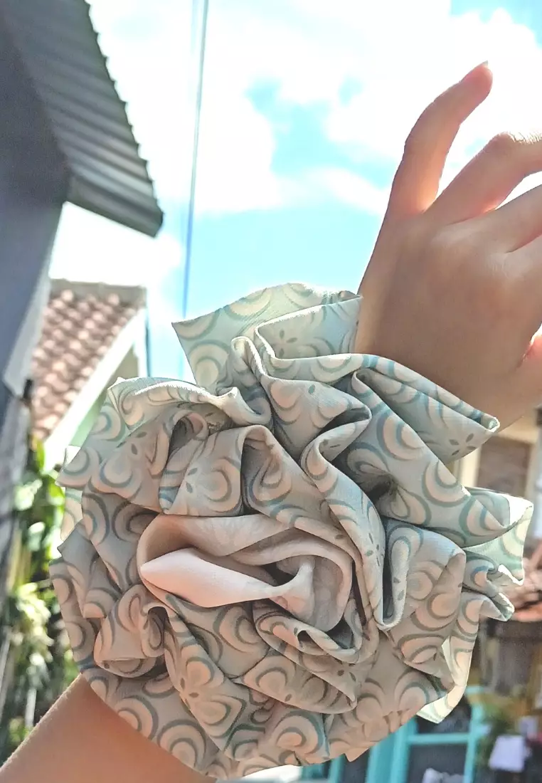 Scrunchie Flower Motif