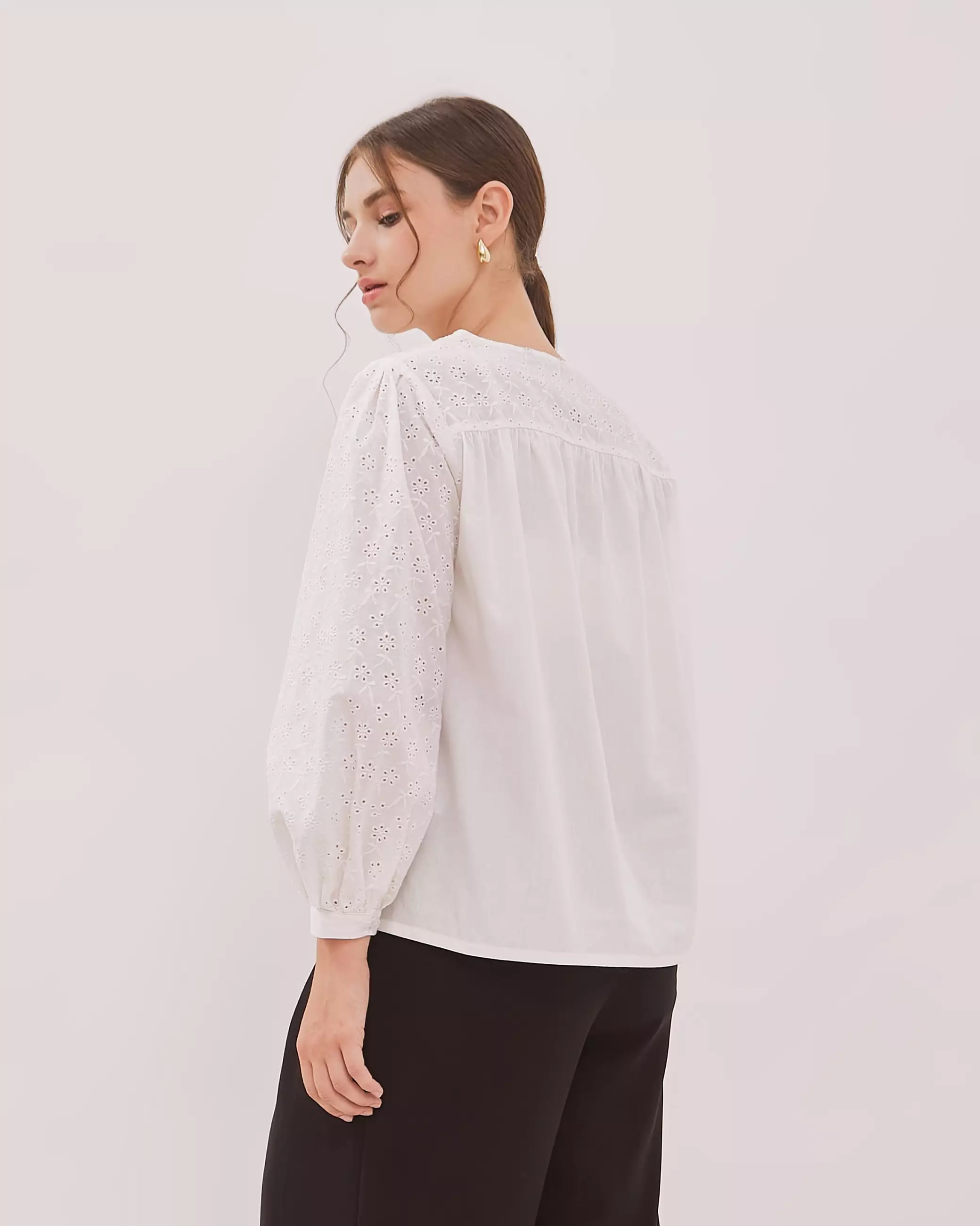 Urban Exchange Mitha Bright White Blouse / Atasan Blouse Putih Kerah Bulat Warna Bright White