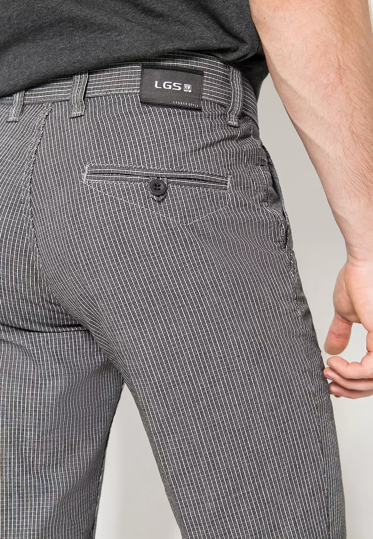 LGS - Celana Pendek Pria Kotak-Kotak Warna Hitam CSS.433.054.196.C