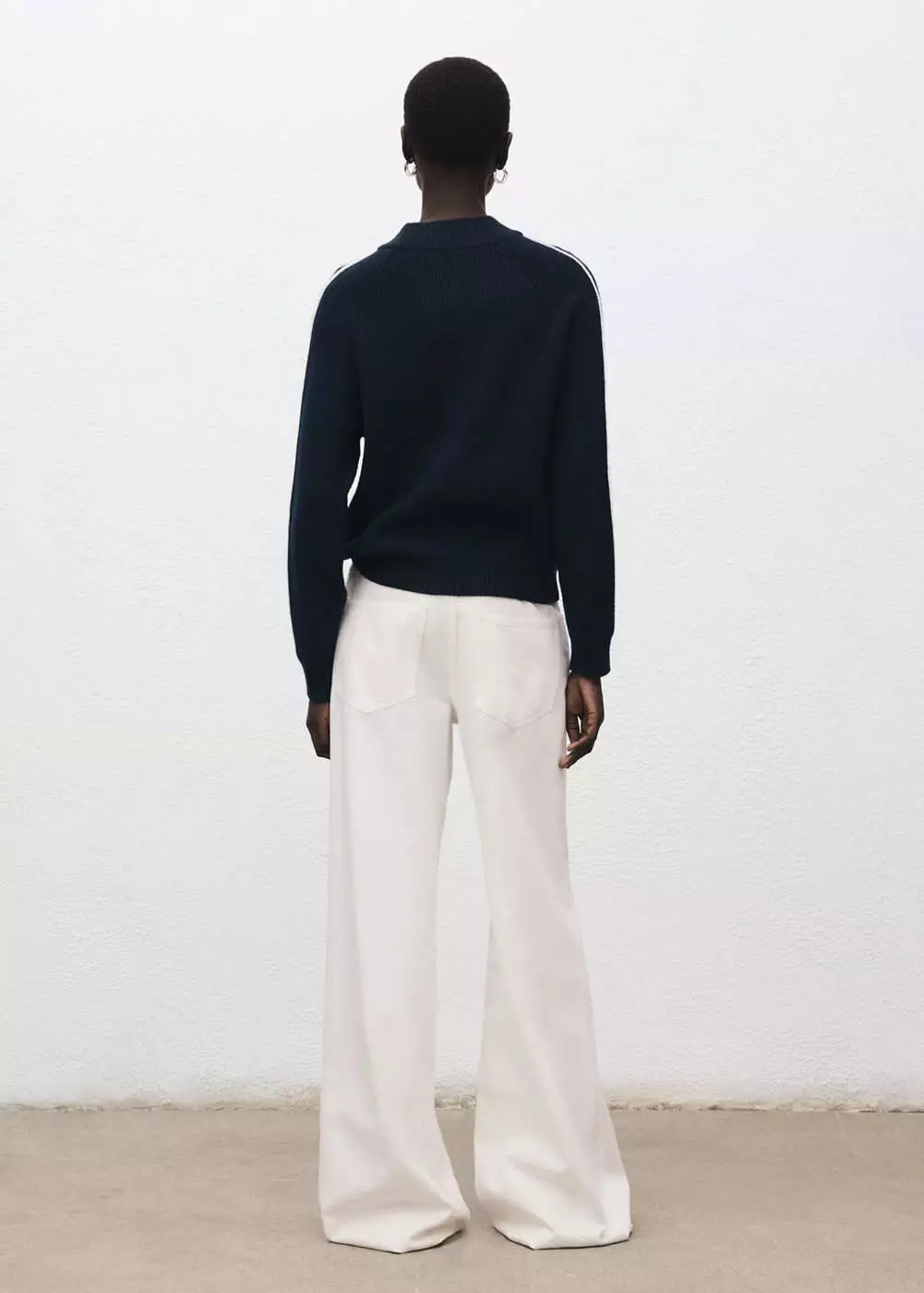 Sweater leher perkins dengan garis kontras