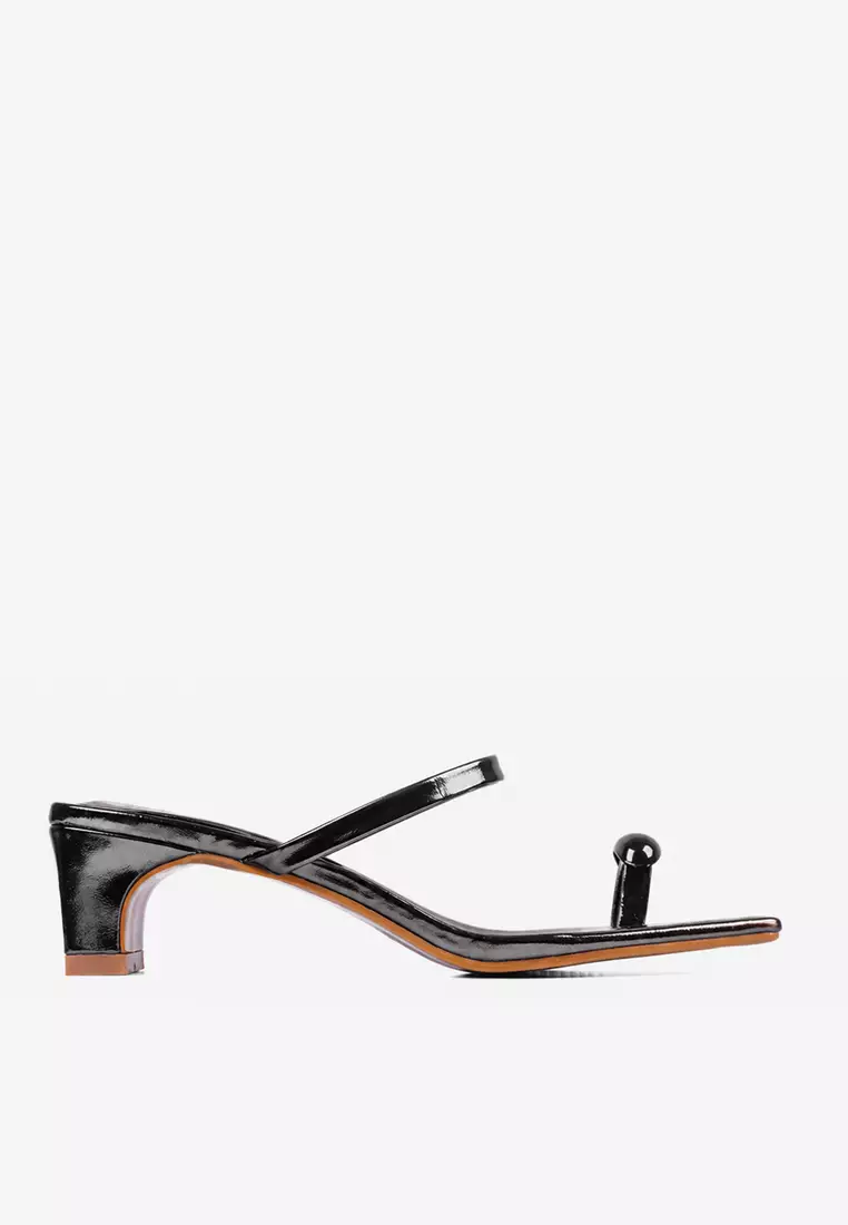 Astra Strap Low Heeled Sandals Metallic Toe-Ring Black Metalic