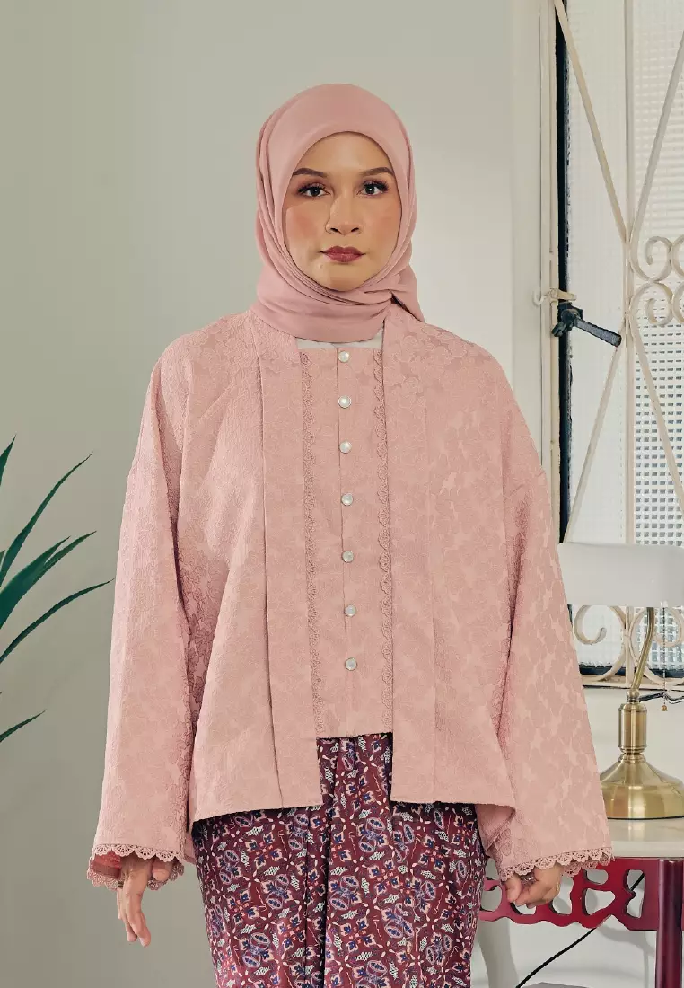 KEBAYA ANOM Top in Kericau Pink