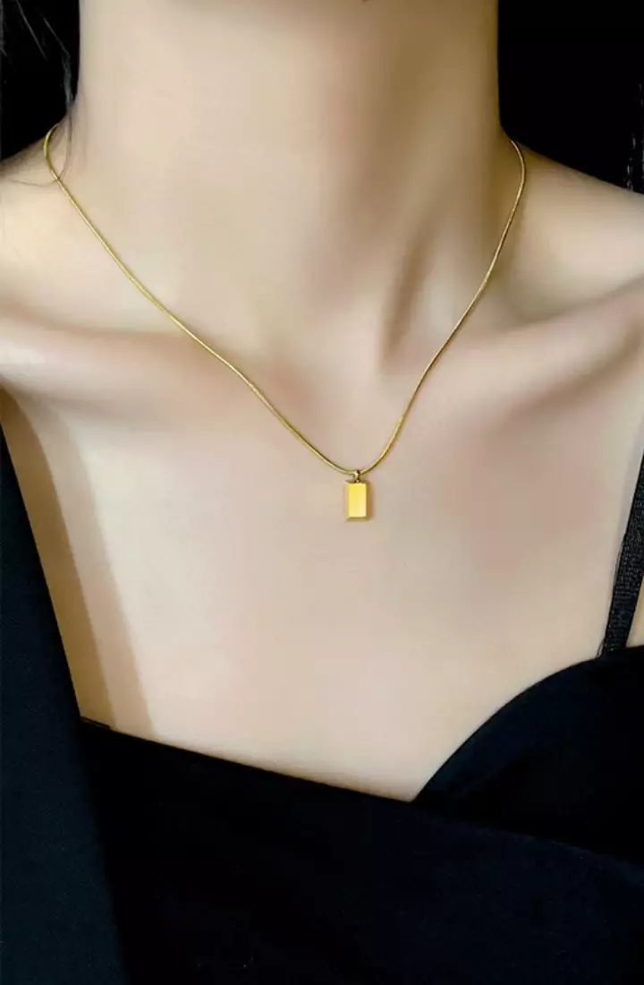 Serendipity Bar Pendant with Engravable Necklace in Gold